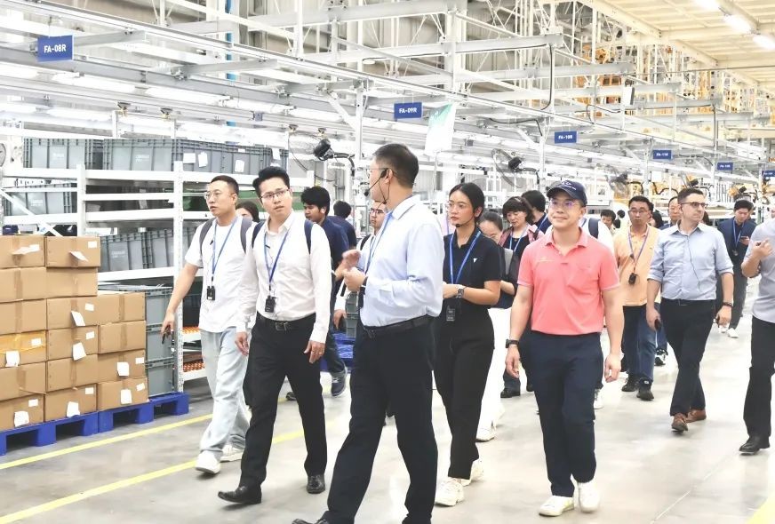 東南亞(泰國)壓鑄會議與會嘉賓前往長安汽車—羅勇工廠實地參觀學(xué)習(xí) 東南亞(泰國)壓鑄會議與會嘉賓前往長安汽車—羅勇工廠實地參觀學(xué)習(xí)